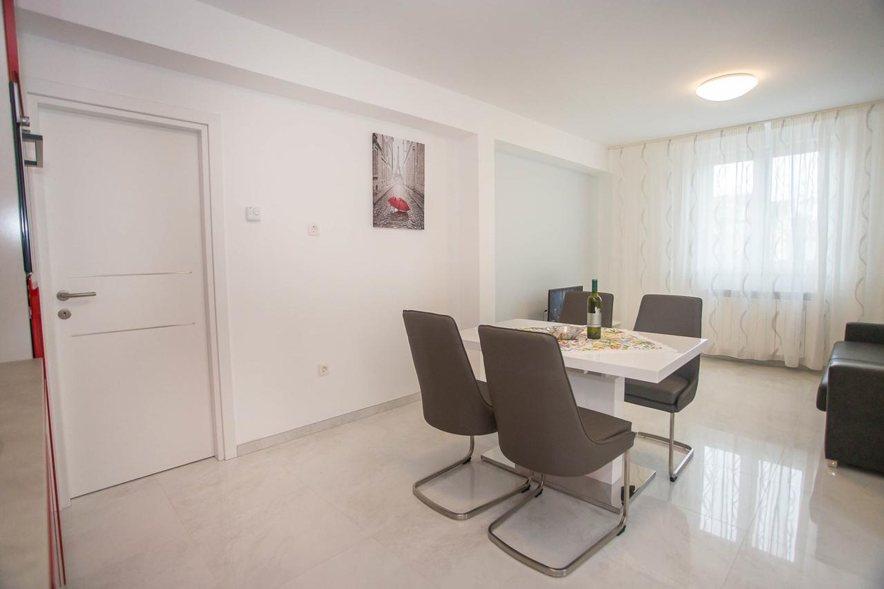 Apartment Aldo II โปเรช ภายนอก รูปภาพ