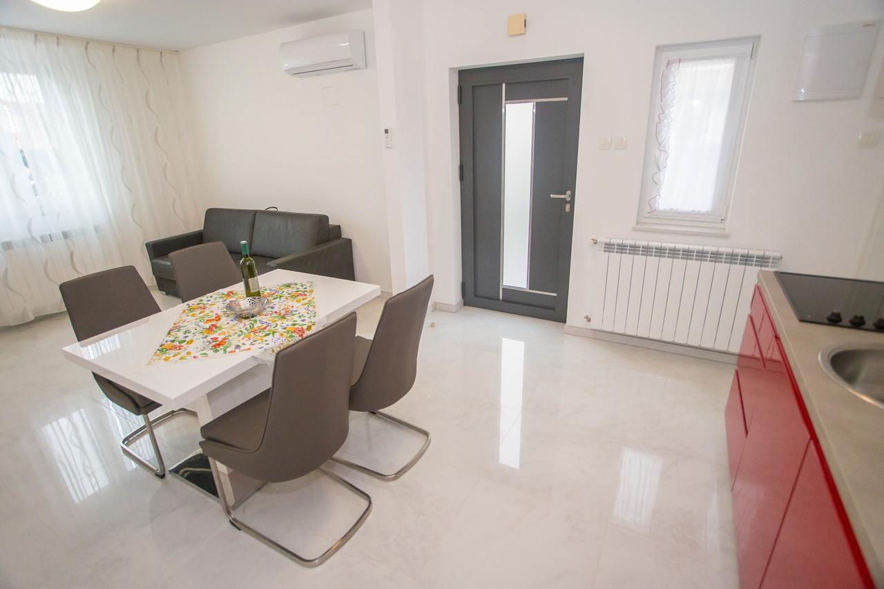 Apartment Aldo II โปเรช ภายนอก รูปภาพ